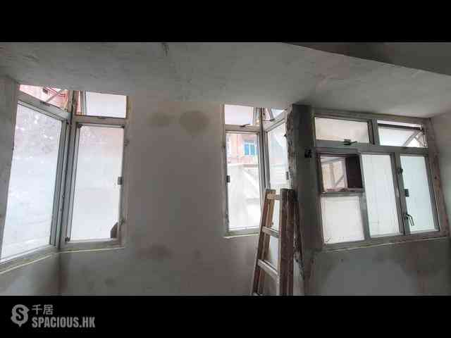 Shau Kei Wan - Hung Lee Building 05