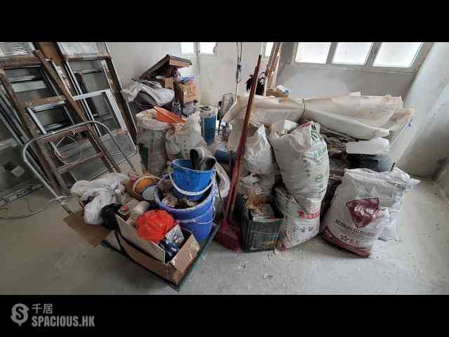 Shau Kei Wan - Hung Lee Building 06