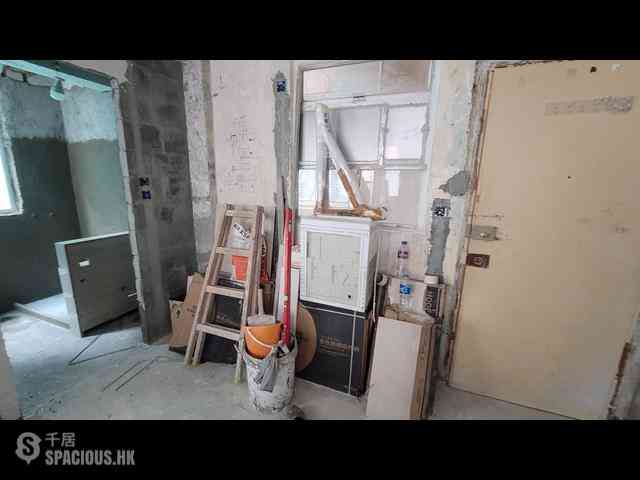 Shau Kei Wan - Hung Lee Building 07