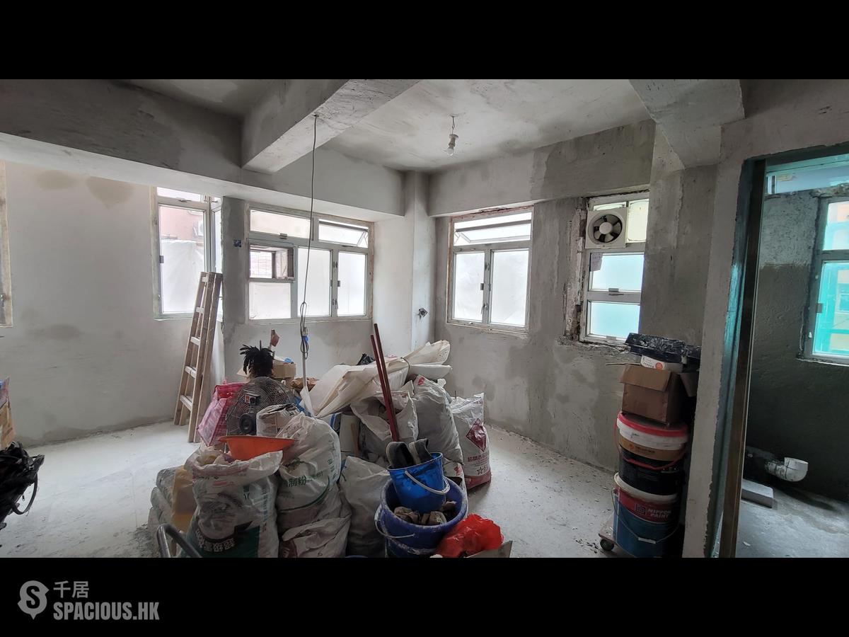Shau Kei Wan - Hung Lee Building 01