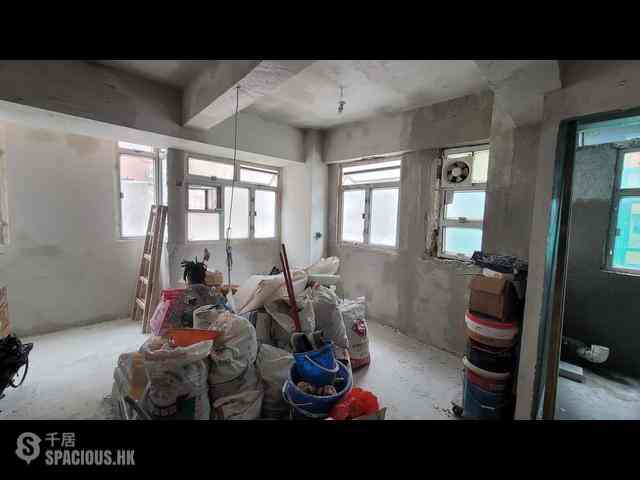 Shau Kei Wan - Hung Lee Building 01