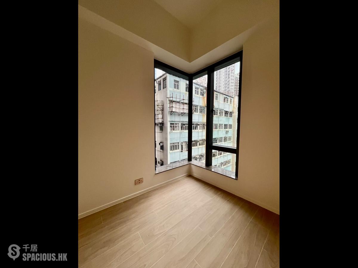 Sai Ying Pun - Des Voeux W Residence 01