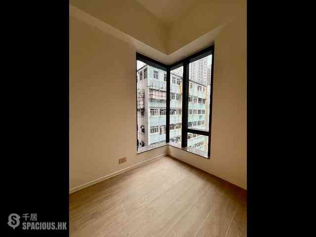 Sai Ying Pun - Des Voeux W Residence 01