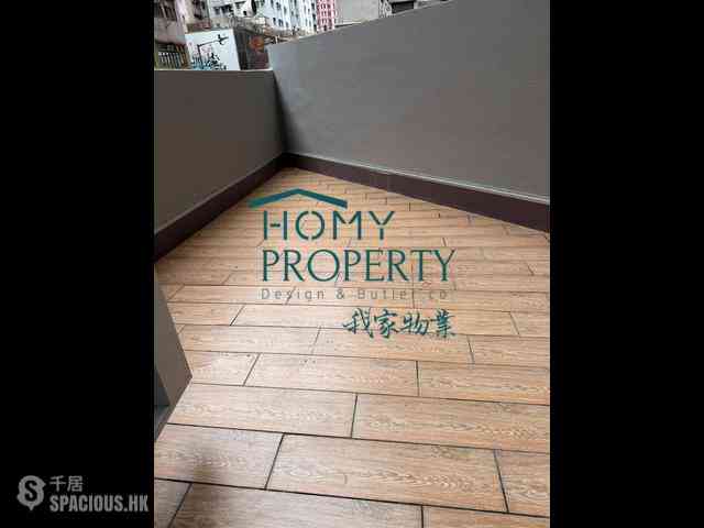 Wan Chai - Man On House 04