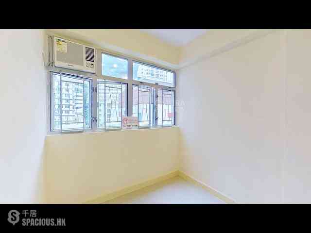 Wan Chai - Pak Fook Building 11