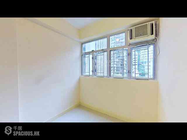Wan Chai - Pak Fook Building 12