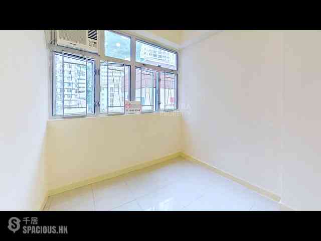 Wan Chai - Pak Fook Building 16