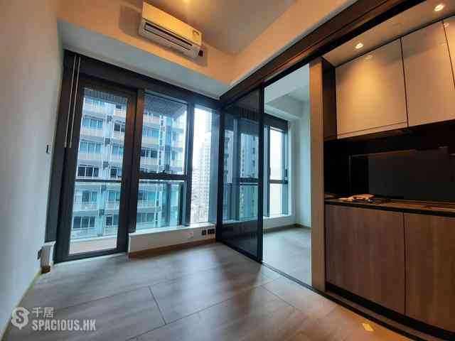 Sai Ying Pun - Two・Artlane 01
