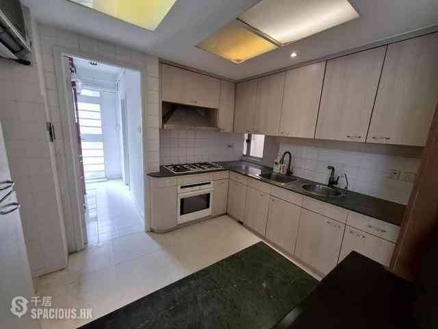 Pok Fu Lam - Baguio Villa Block 33 06