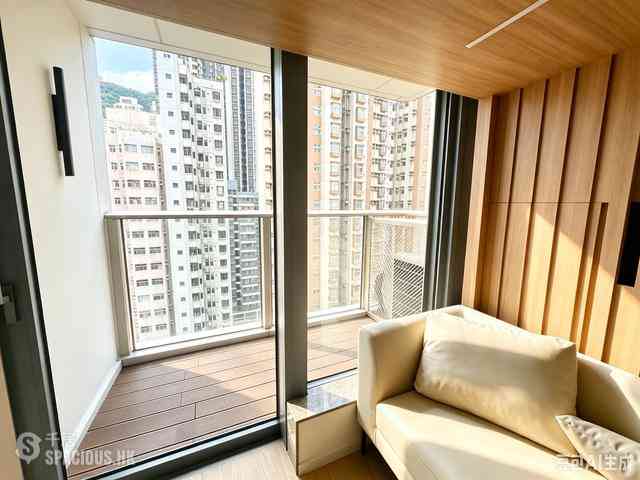 Sai Ying Pun - Des Voeux W Residence 01