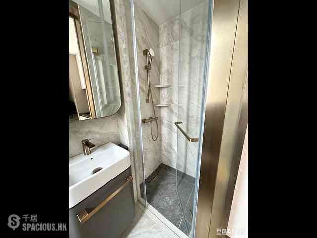Sai Ying Pun - Des Voeux W Residence 09