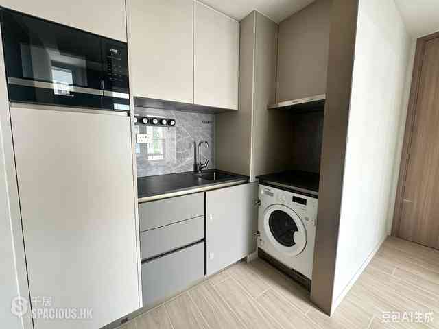 Sai Ying Pun - Des Voeux W Residence 13