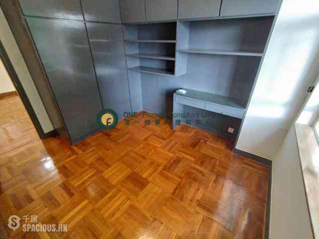 Mid Levels Central - Merry Court 07