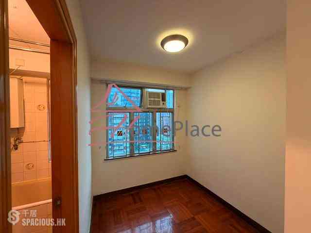 Soho - Ying Pont Building 02