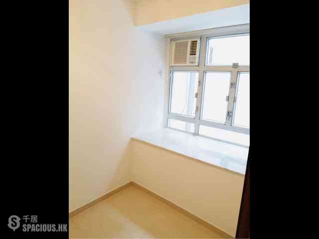 Sheung Wan - Man King Building 04