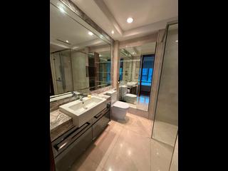 Wan Chai - The Avenue Phase 2 Block 1 03
