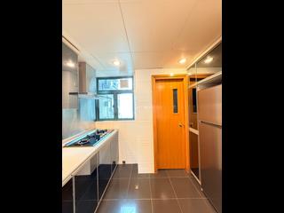 Mid Levels West - 80 Robinson Road 15
