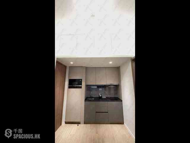 Sai Ying Pun - Des Voeux W Residence 01