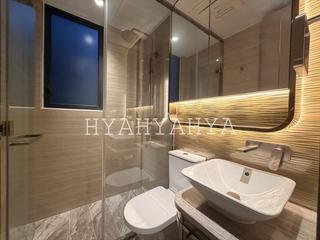 Sai Ying Pun - The Queens 11