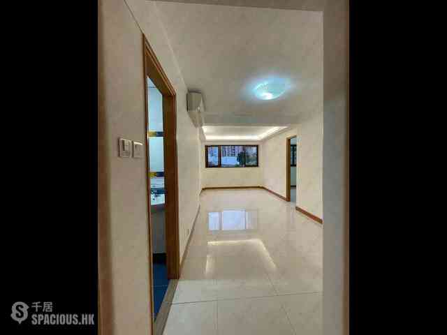 Mid Levels West - Hing Wah Mansion Block B 07
