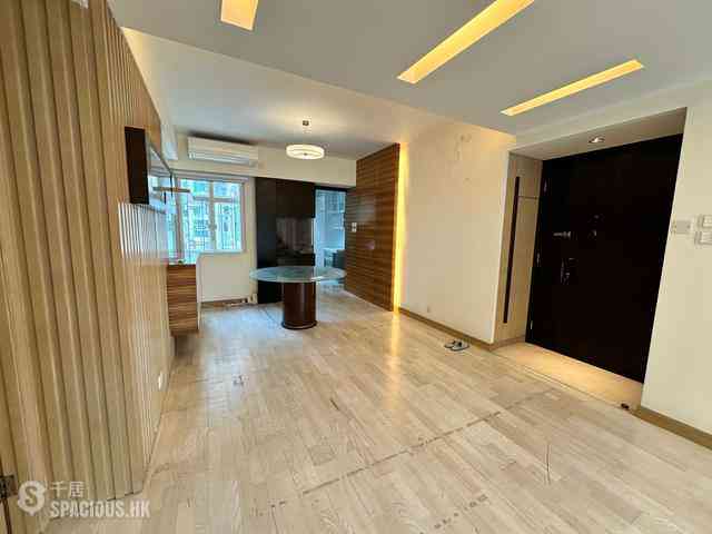 Tai Hang - Swiss Towers 04