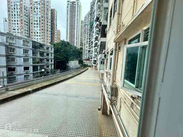 Tai Hang - Swiss Towers 12