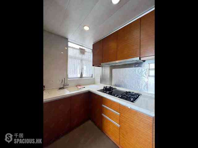 Sai Ying Pun - Island Crest Block 2 09