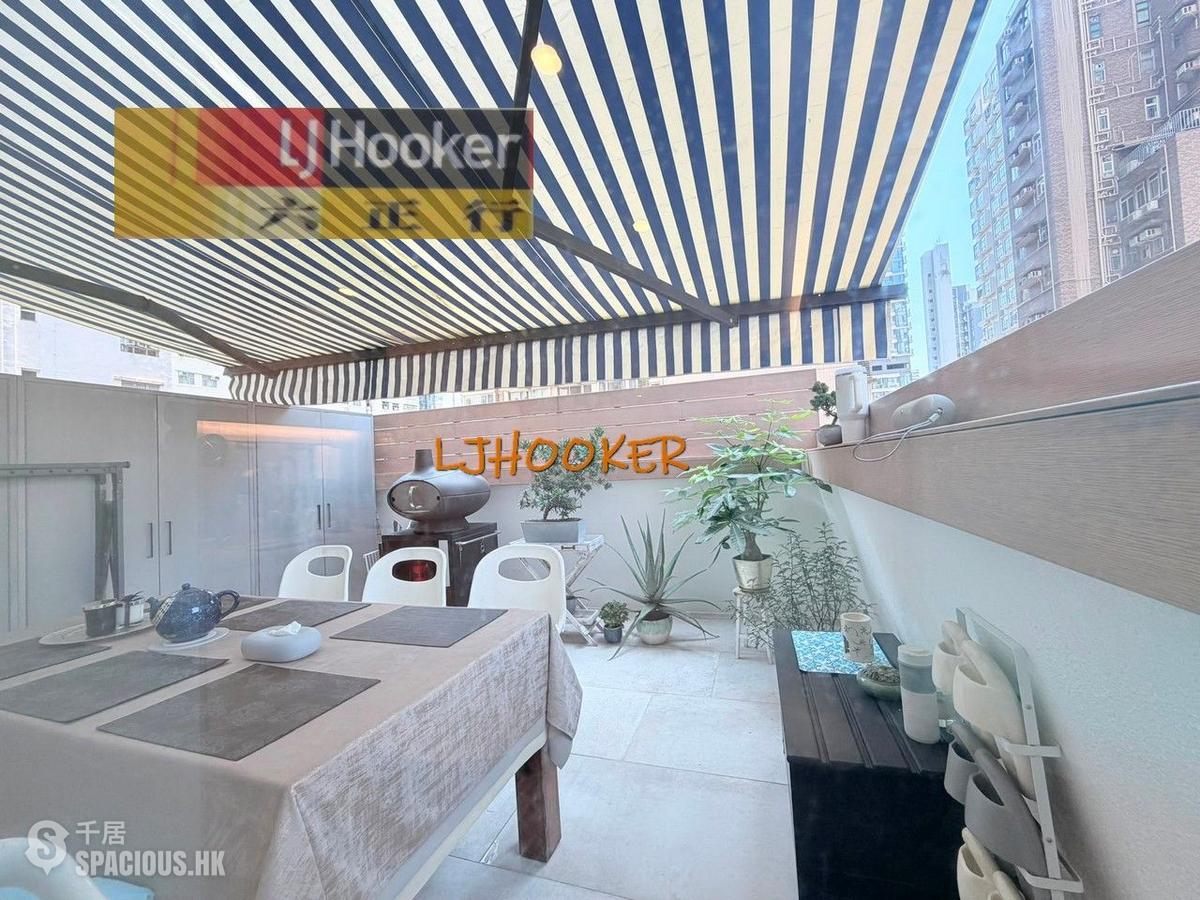 Sai Ying Pun - Fook Moon Building 01