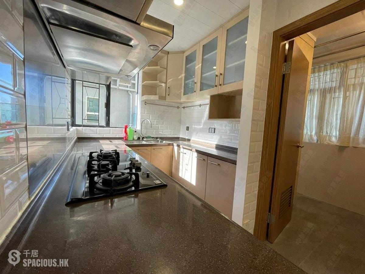 Mid Levels Central - Elegant Terrace 01