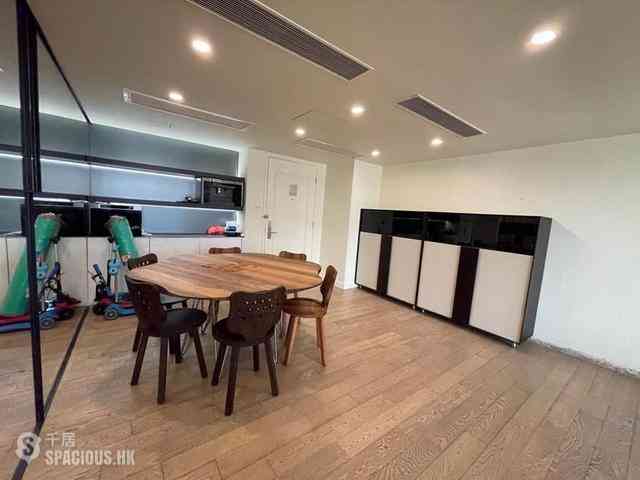 Wan Chai - Convention Plaza Apartments 04