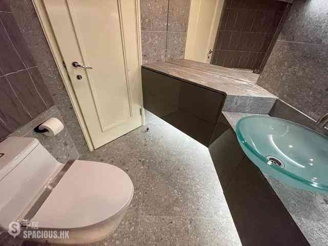 Wan Chai - Convention Plaza Apartments 06