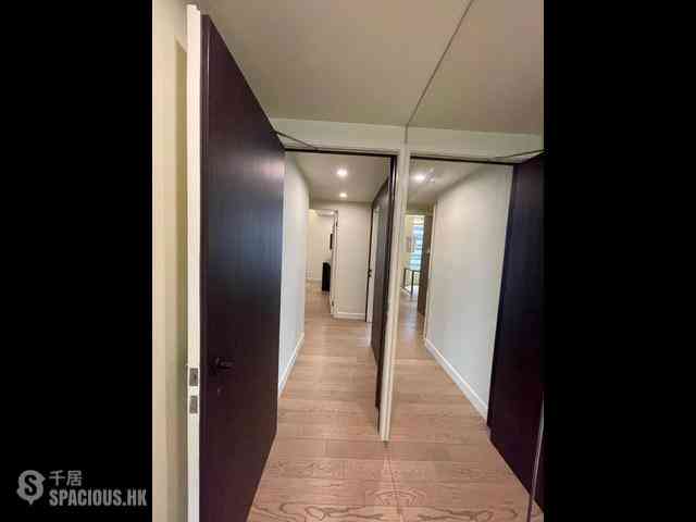 Wan Chai - Convention Plaza Apartments 10