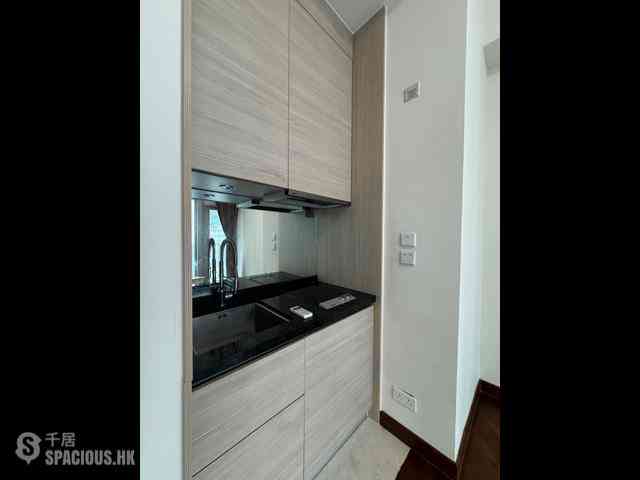 Wan Chai - The Avenue Phase 2 Block 2 04