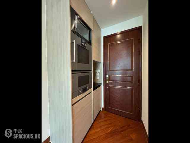 Wan Chai - The Avenue Phase 2 Block 2 05