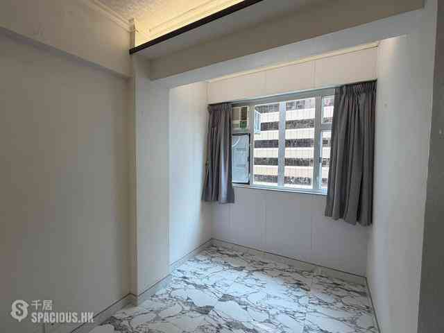 Wan Chai - King Tao Building 08