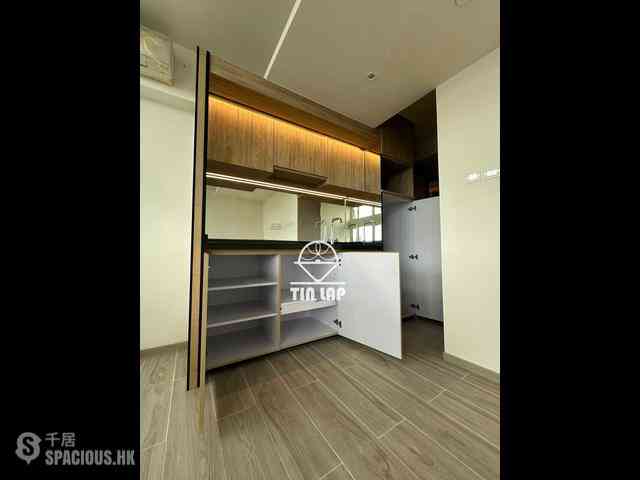 Central - 73, Connaught Road West 08