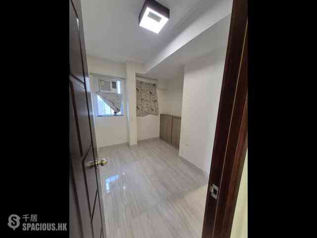 Wan Chai - Yue King Building 01