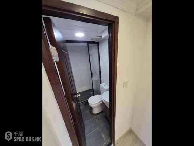 Wan Chai - Yue King Building 04