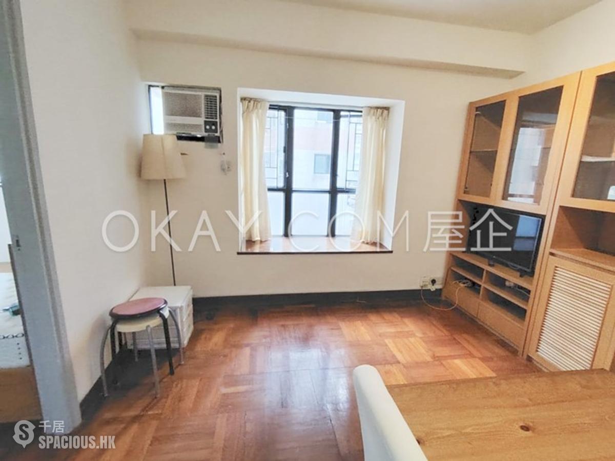 Wan Chai - Tai Yuen Court 01