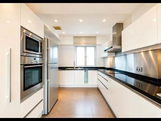 The Peak - Barker Villa 06