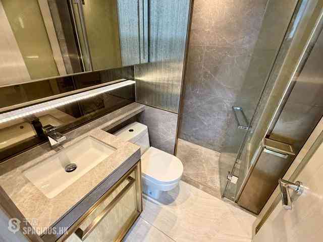 Sai Ying Pun - King's Hill 03