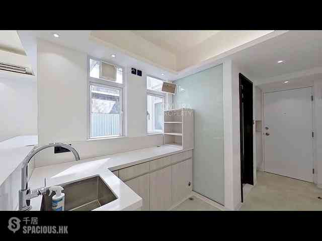 Sheung Wan - 14, Queen's Road West 12