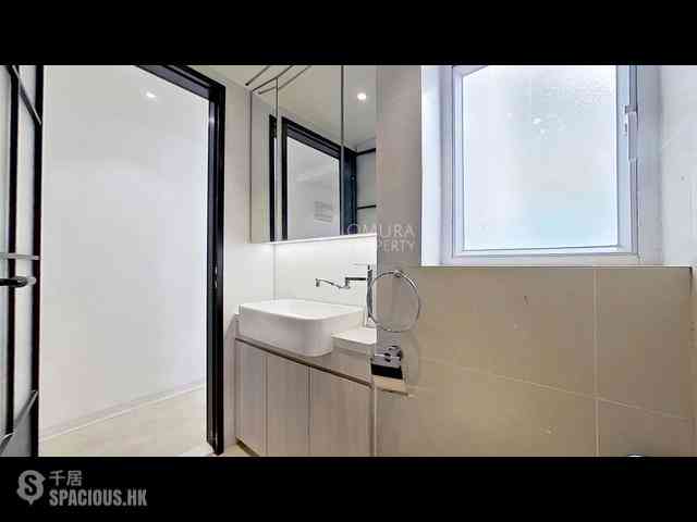 Sheung Wan - 14, Queen's Road West 15