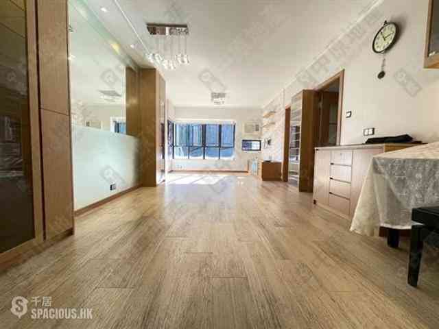 Mid Levels Central - Elegant Terrace 01