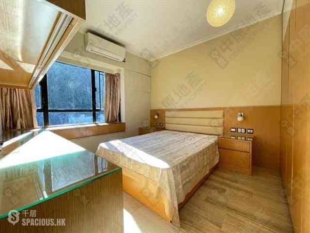 Mid Levels Central - Elegant Terrace 03