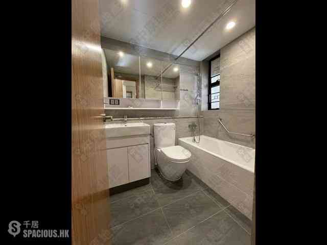 Mid Levels Central - Elegant Terrace 07