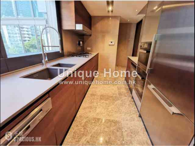 Mid Levels West - University Heights 12