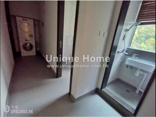 Mid Levels West - University Heights 13
