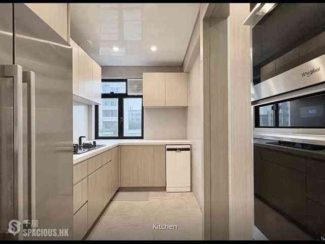 Mid Levels Central - Elegant Terrace Block 1 06