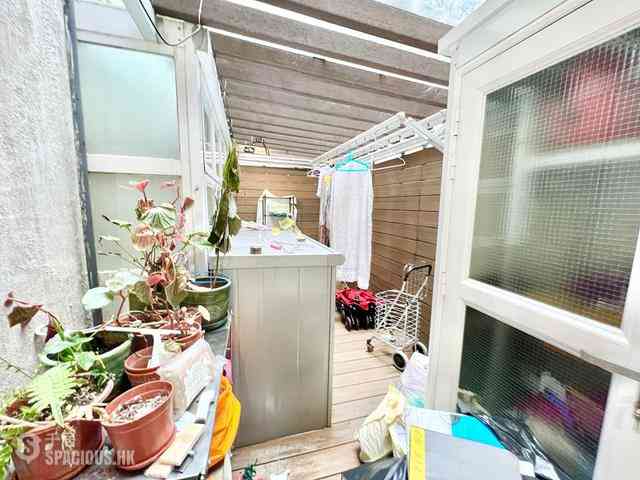 Happy Valley - Elegant Terrace 01